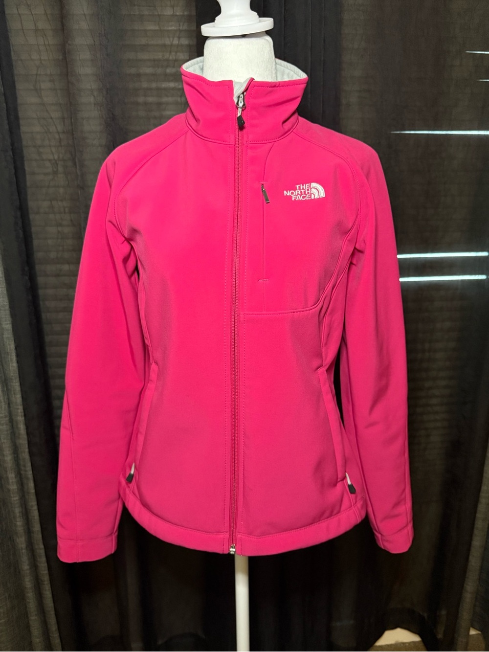 The North Face Women's Hot Pink Full-Zip Softshell Jacket